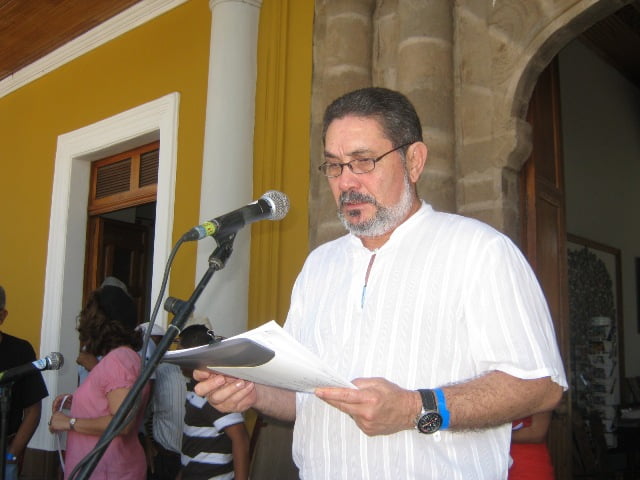 Humberto Aviles, dedico poema a jimmy